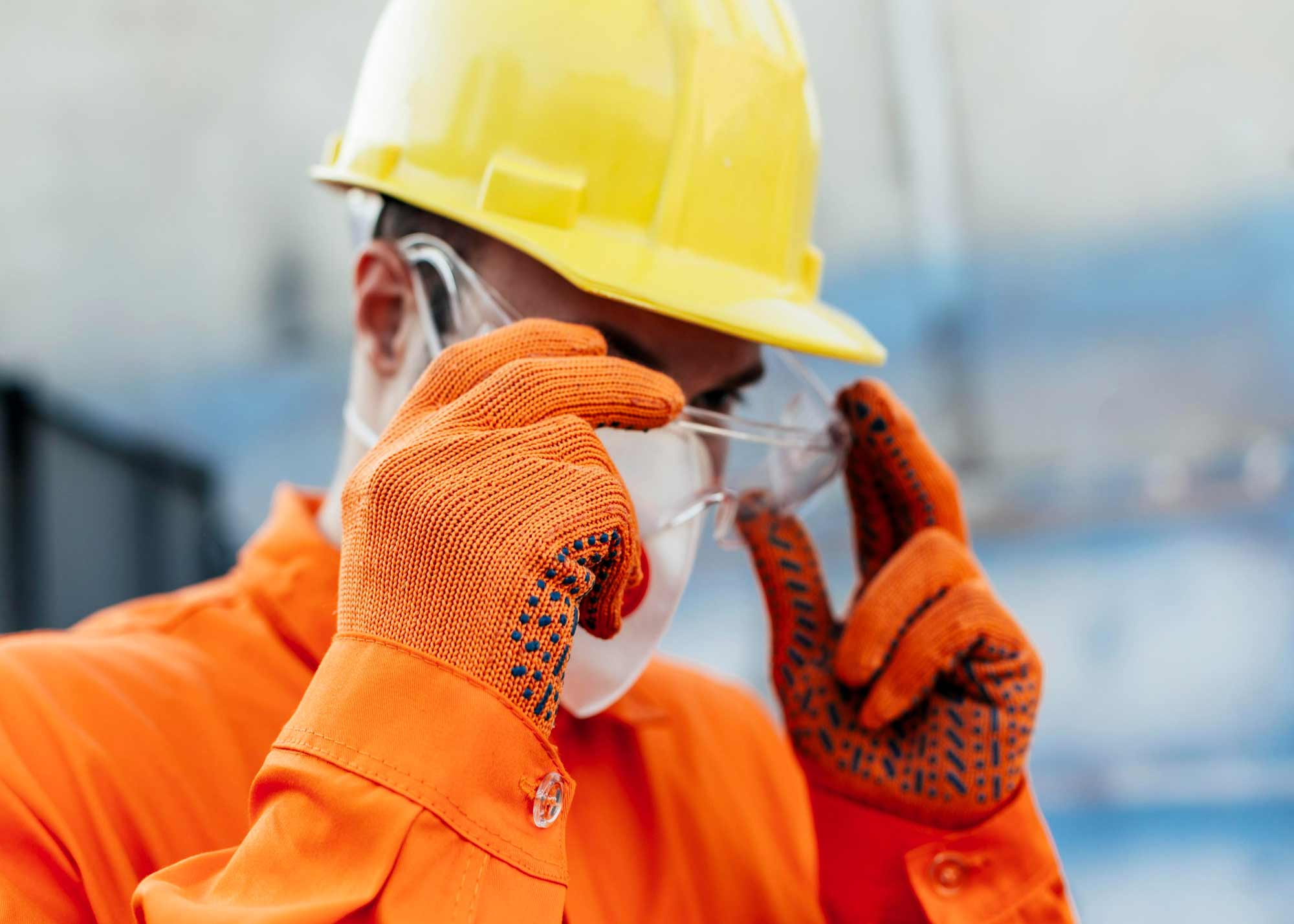 worker uniform with hard hat protective glasses 1